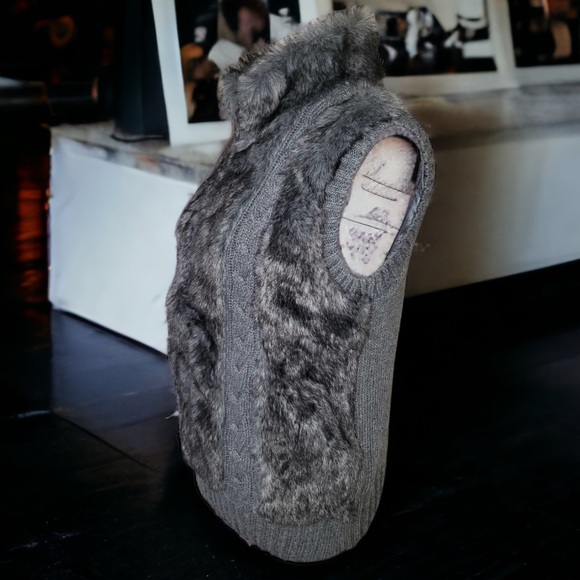 Dress Barn Women’s Faux Fur Cable Knit Sweater Vest | Size Small - Picture 4 of 6